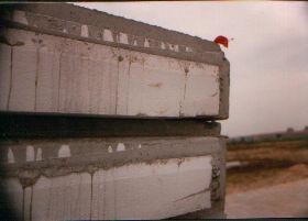 17-8-1987 samaenstelling vloerelemenren 10 cm beton 20cm piepschuim.jpg